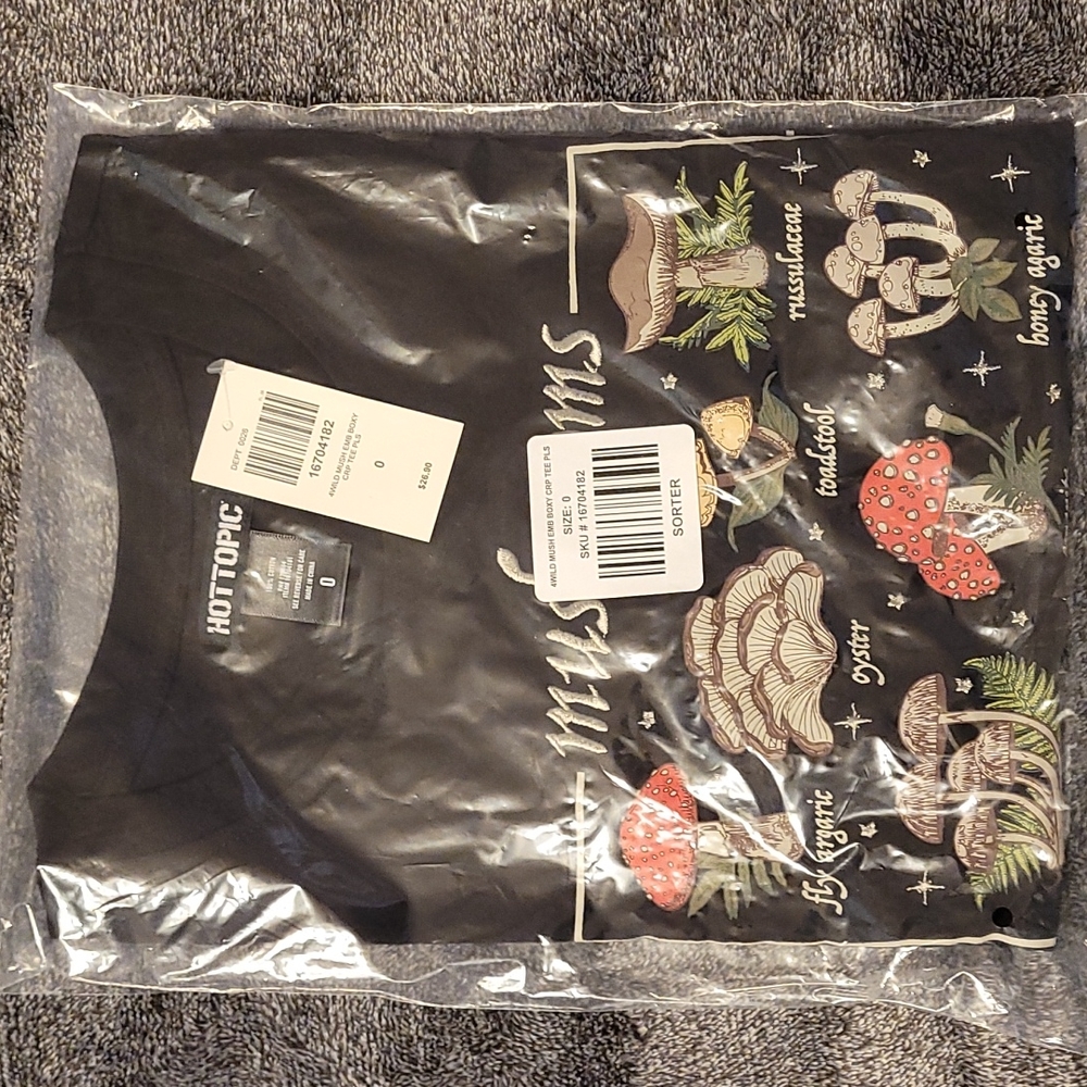 🎉HPx3🎉 Hot Topic Wild Mushrooms Crop Tee - Picture 2 of 3